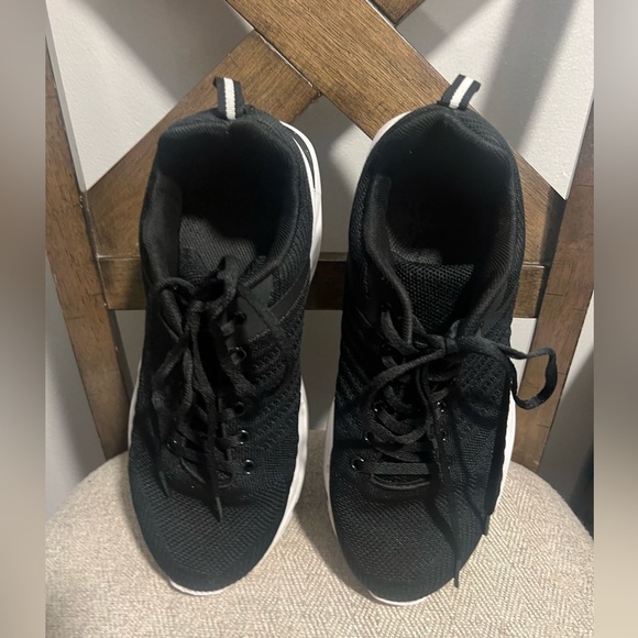 Men black sneakers /size 9 - Picture 4 of 10